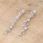 1.1Ct Vine Design Rhodium Earrings
E01889R-C01